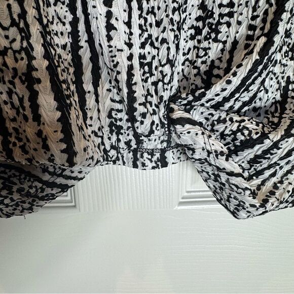 Alfred Dunner Women's XL Black and White Print w/ Necklace Long Sleeve - Picture 5 of 7